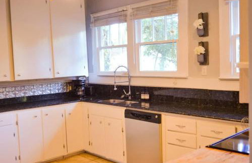 Perfectly Modern Craftsman- close to everything! - Photo 7