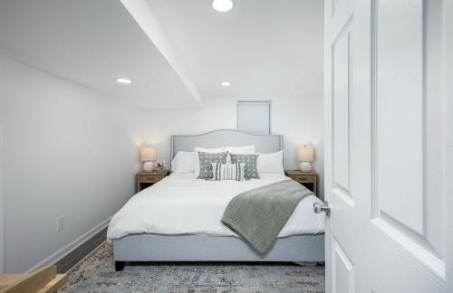 Main Street Retreat Hot Tub Sleeps 8 - Foto 31