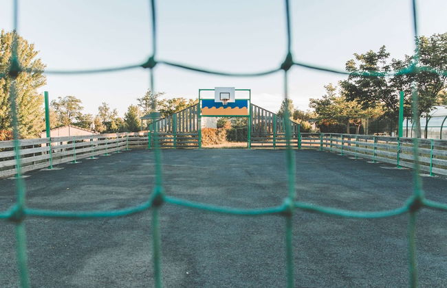 Wooden Chalet With Covered Terrace, on the Edge of a Lake - Foto 23