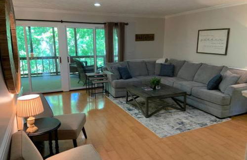 Beautiful Waterfront with Dock Firepit Hot tub - Foto 19