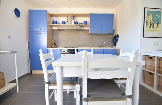 Sitting on the beach - Foto 8