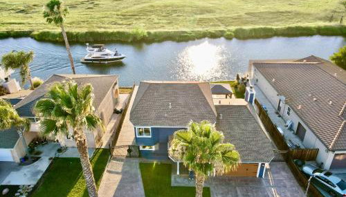 Stunning Waterfront 3BR Retreat - Perfect Getaway - Foto 2