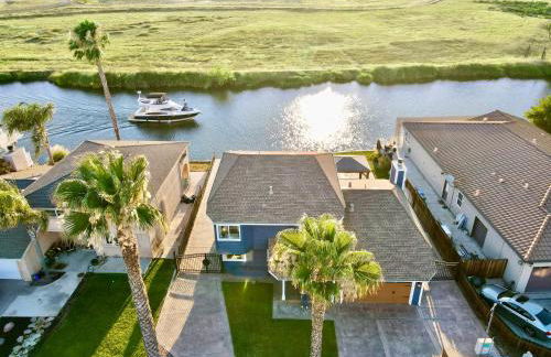 Stunning Waterfront 3BR Retreat - Perfect Getaway - Foto 2