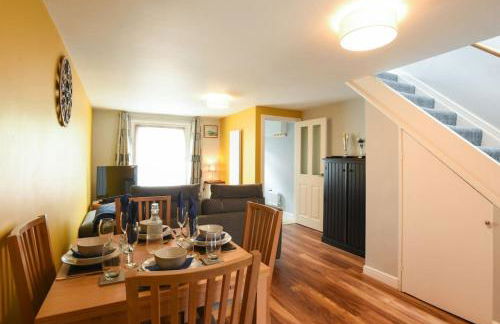 Air Maison - Family Home with Off-Road Parking - Photo 22