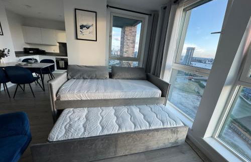 Penthouse with O2 Arena View, Free Parking & Portable AC - Foto 12