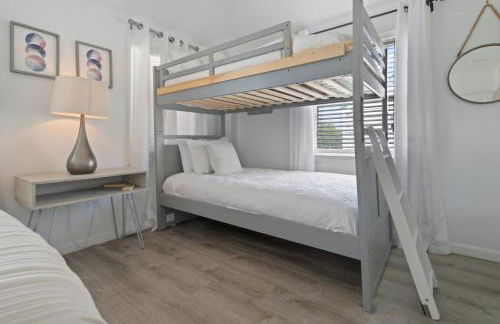 2-Bed Home by the Bay - Foto 24