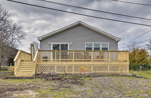 Lakefront Home with Deck, Fishing Dock and Canoe! - Foto 3