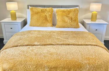 Big 6 Beds Home, Free Private Parking, TV, Garden - Foto 14