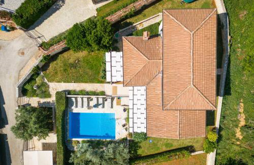 Villa Aryana With Pool - Happy Rentals - Foto 43