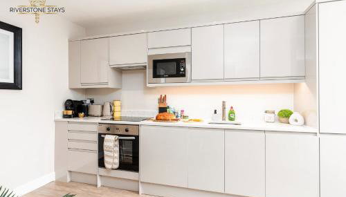 King Size Bed, City Centre, Long Stay Offers, Fast Wifi, Fully Equipped Kitchen, Dedicated Work Place - Foto 3