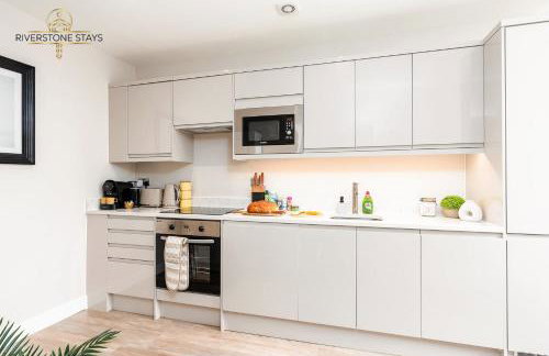 King Size Bed, City Centre, Long Stay Offers, Fast Wifi, Fully Equipped Kitchen, Dedicated Work Place - Foto 3