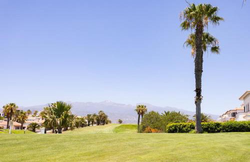 Private Luxury Villa with Pool near Golf Course & Marina - Photo 11