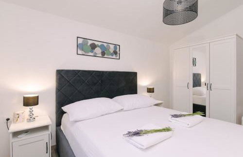 Apartment Ljubica with pool - Photo 26