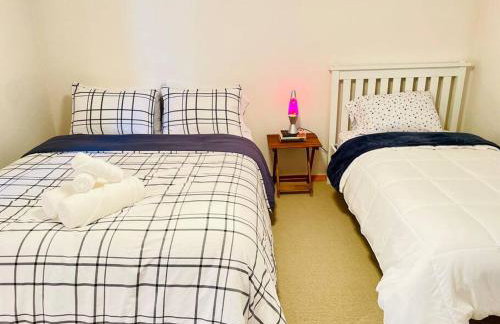 Unforgettable 4 bedroom 3 bath waterfront cabin - Photo 23