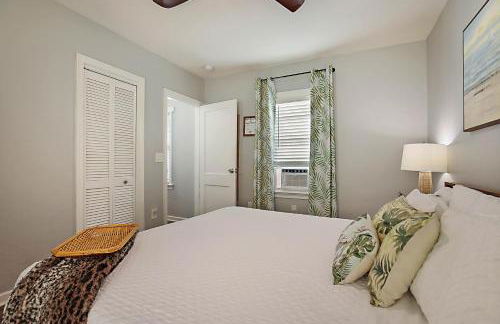 Steps to Beach & Downtown! Cozy Beach Bungalow #3 - Photo 8