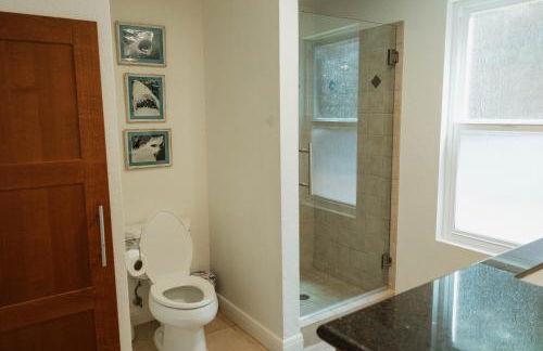 Stylish PB Townhome, Walk to Bay, and Balcony - Foto 45