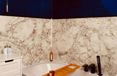 Sun Set House With Hot Tub - Photo 36