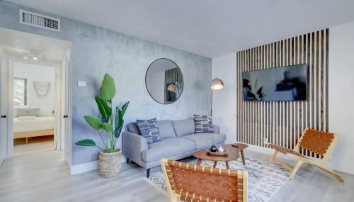 Chic Retreat: 2BR Apartment! - Foto 2