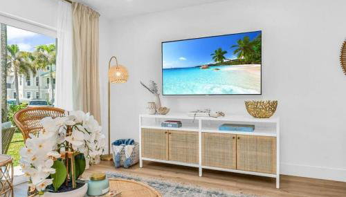 Lux Beachside 2nd Floor Condo 3 Steps to the Beach! - Foto 5