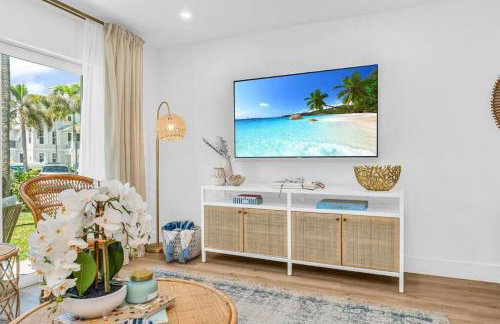 Lux Beachside 2nd Floor Condo 3 Steps to the Beach! - Foto 5