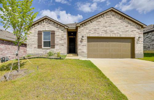 Private Yard and Pool Access Home in Krugerville - Foto 2