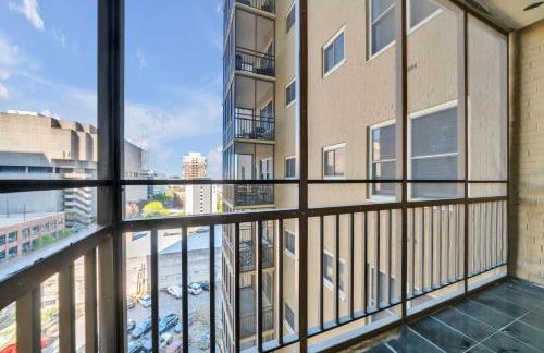 P8G Remodel 2BR/2BA downtown ATL-Parking & Balcony - Photo 26