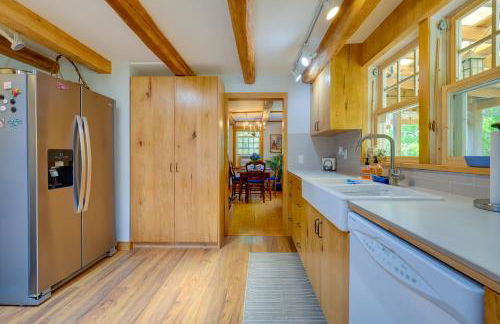 2 Mi to Beach! Cape Cod Family Retreat with Deck - Foto 10