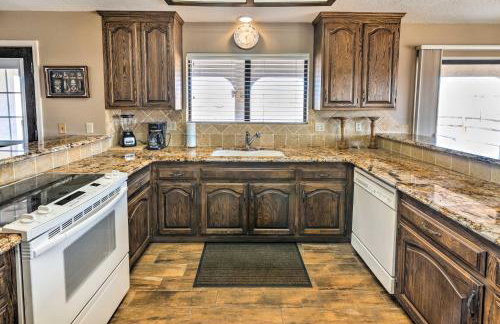 Bullhead City Home w/ Private Pool, Hot Tub & View - Foto 8