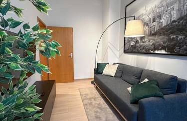 Modern City apt. -with 2 TV, Netflix and work desk - Foto 10