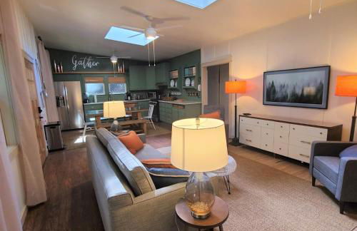 Dhyana Redwoods Fire Table Nearby River Access Ping Pong & Arcade Games - Foto 17