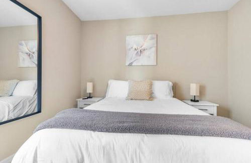 Elegant 3BR/2BA Condo Near Beaches & Attractions - Foto 32