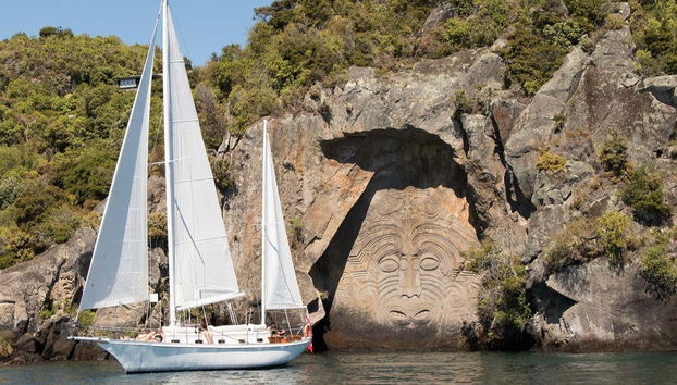 Seeing the Ngātoro-i-rangi rock carving
