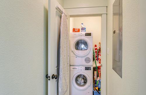 Canal-Front Coastal Getaway in Gilchrist with Deck - Foto 11