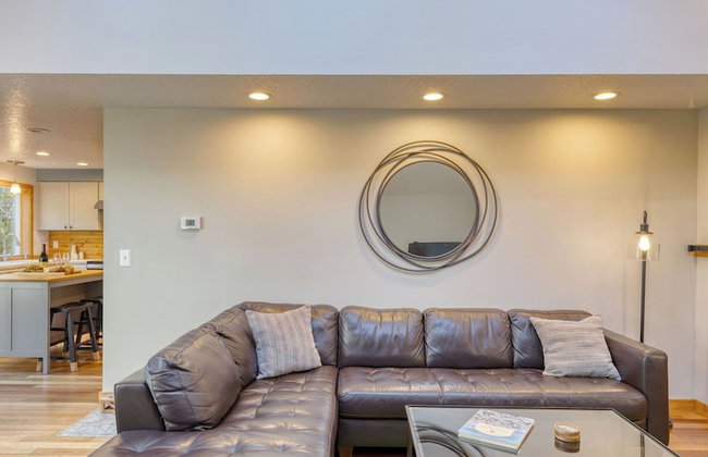Royal Canoe by Avantstay Walk to the Shore + Cozy Fireplace - Photo 101