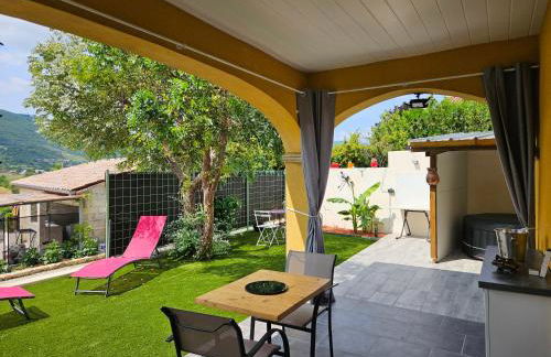 Le Coin Charmant - vue montagnes et jacuzzi privé - Foto 11