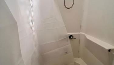 PRIVATE ROOM IN SHARED 3 BED - 1 BATH home - Foto 5