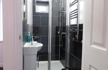 StayNEC Moat House Birmingham - For Company, Contractor and Leisure Stays - NEC, HS2, JLR, Airport - Foto 7