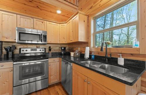 Cabin 4 Mtn View Cabin Near River with Fire Pit and Hot Tub - Foto 35