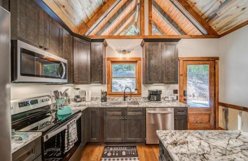 Brand New Build Luxury Mountain Chalet with Hot tub, pool, Game Room, Premium features - Foto 6