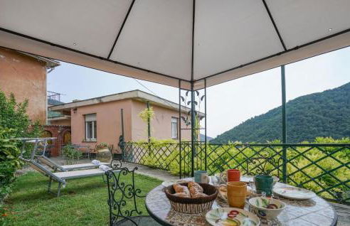 3 Bedroom Amazing Apartment In Avegno - Foto 8