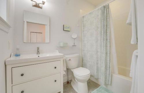 Near Portland Trails Walkable Apartment with Deck - Foto 17