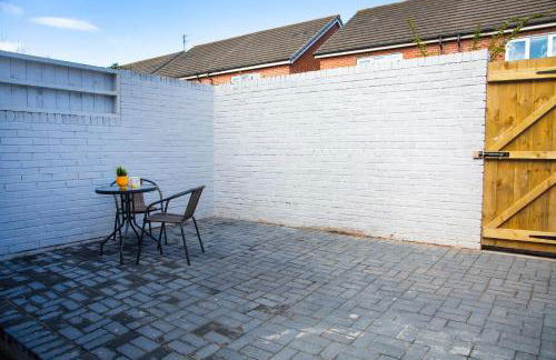 4 Bedrooms Spacious House With 2 Bathrooms Free Parking - sleeps up to 10 guests - Foto 61