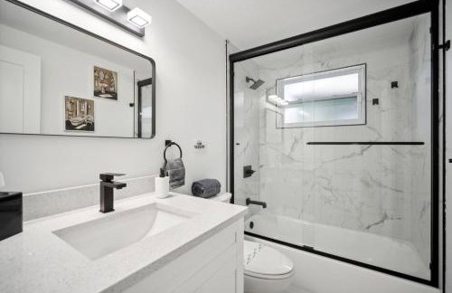 3Bd 2Ba House with Parking Laundry and Large Patio - Foto 34