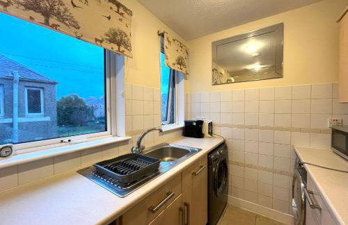 Spacious 2-Level Home by the Beach & Transport - Foto 22