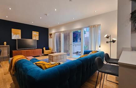 Sleek 4BR Townhouse - Rooftop - Hot Tub - Foto 16