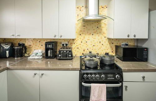 Huge 6 Beds House in Zone 2 London-MobileRateOffers-Families-Leisure-Parking-WiFi-PoolTable-Netflix-Sleeps15! - Foto 9