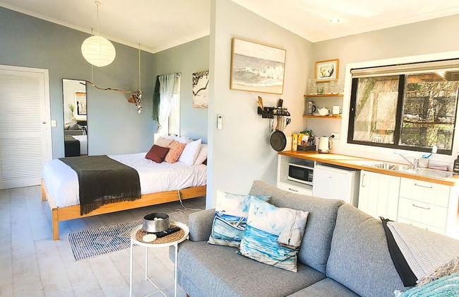 Flotsam Studio Accommodation - Photo 8