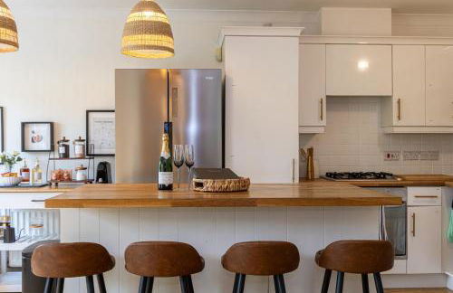 Luxury Spacious 3-Bed City Oasis Just 10 Mins from Centre with Free Parking - Foto 14