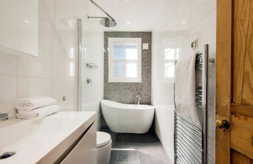 Modern Family Home in London Close to Amenities and Train - Foto 6