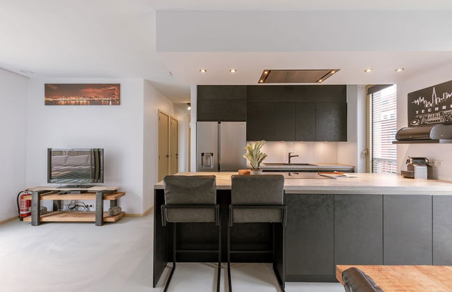 Modern Apartment With Large Terrace - Photo 15